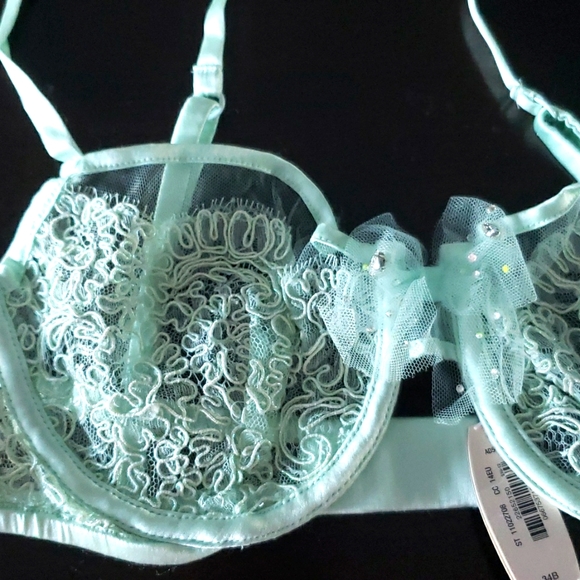 NWT Victoria's Secret balconette bra Designer Collection - Picture 2 of 5